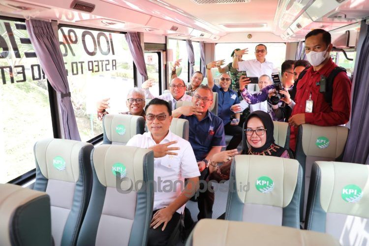 Najirah menghadiri peresmian bus listrik PT KPI