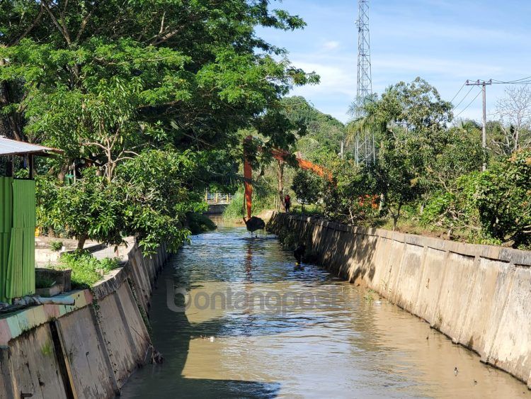 Endapan lumpur di sungai Guntung mulai dikeruk (Lutfi Rahmatunnisa'/bontangpost.id)
