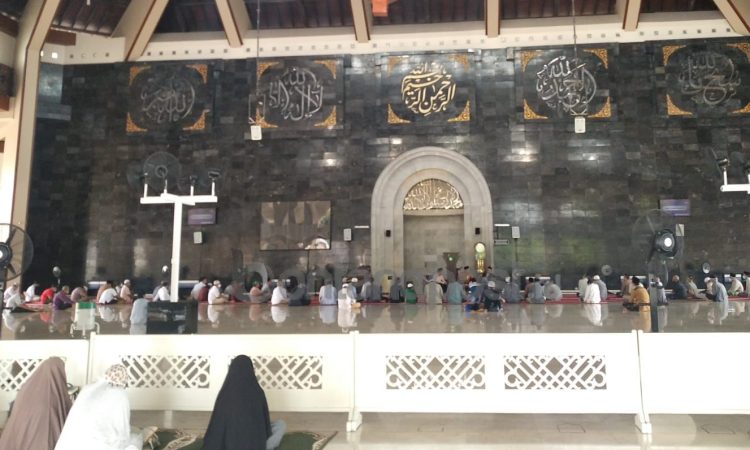 Masjid Baiturrahman salah satu masjid yang menyelenggarakan itikaf