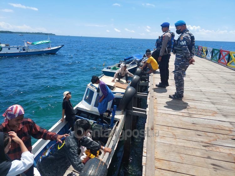 Sejumlah pengunjung beras basah didapati petugas keamanan tidak mengenakan life jacket