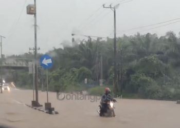 Hujan Deras Bikin Banjir, Jalan Cipto Mangunkusumo Lumpuh