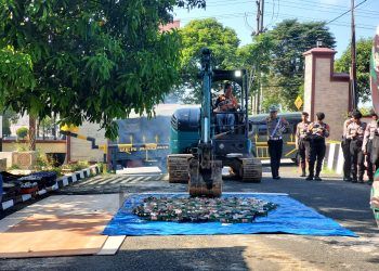 Miras Rp 115 Juta Sitaan Polres Bontang di Pelabuhan Loktuan Dimusnahkan