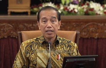 Jokowi Kembali Bubarkan Dua BUMN