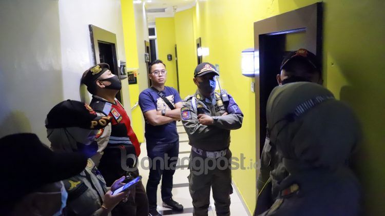 Satpol PP lakukan razia hotel selama Ramadan, hasilnya didapati dua pasangan bukan suami istri berduaan di kamar