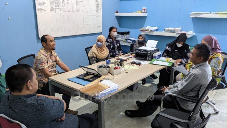 Disnaker datangi PT LBB, memastikan pembayaran gaji dan THR untuk karyawan (Nasrullah/bontangpost.id)