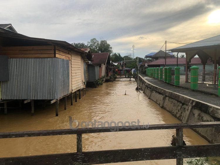 Pembangunan turap di Guntung masih terkendala relokasi warga yang terdampak (Lutfi/bontangpost.id)