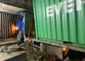 Truk kontainer bermuatan bahan makanan menabrak pengendara sepeda motor hingga meninggal di turunan Muara Rapak Balikpapan
