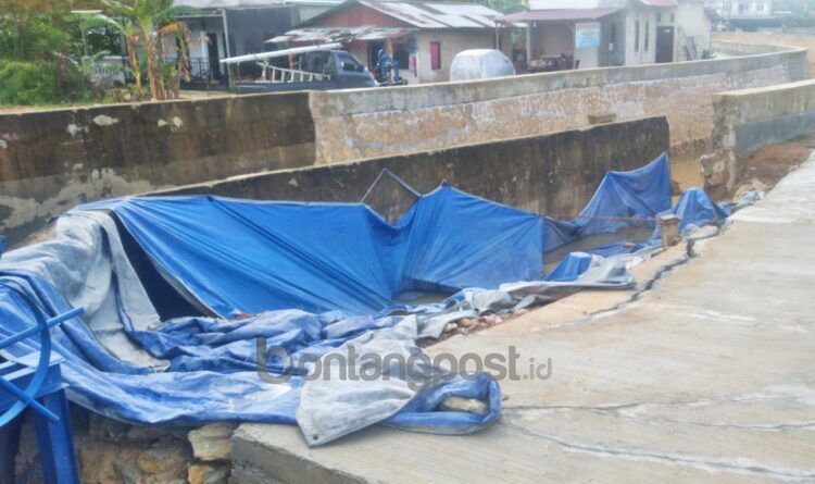 Turap patah di Gunung Elai belum mendapat penanganan (Jelita/bontangpost.id)
