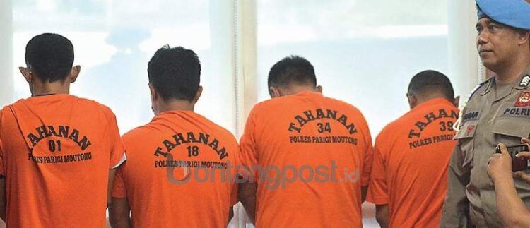 Para tersangka kasus asusila terhadap anak di bawah umur di Kabupaten Parigi Moutong (Parimo), Sulawesi Tenggara.  (WAHONO/RADAR SULTENG)