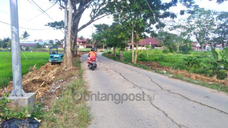 Jalan Damai Kanaan mulai dikerjakan (Jelita/bontangpost.id)