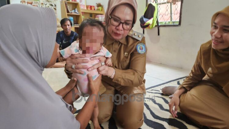 Wawali Najirah sambangi bayi 9 bulan di Kelurahan Belimbing yang alami gizi buruk
