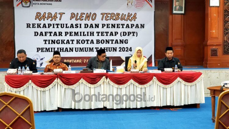 Rapat pleno terbuka penetapan daftar pemilih tetap Pemilu 2024 di Auditorium eks kantor wali kota (Lutfi/bontangpost.id)