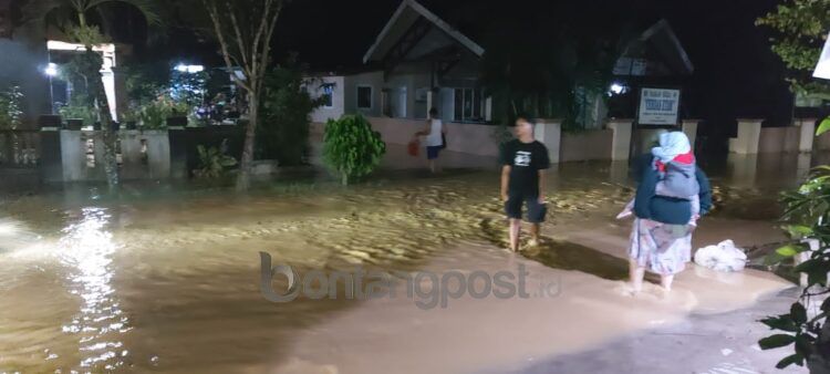 Banjir mulai masuk permukiman warga sejak malam tadi