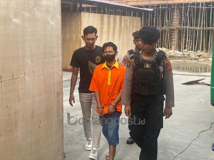 Tersangka yang membawa sabu 1 kg (baju tahanan) kini mendekam di Mapolres Bontang