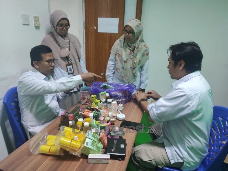 Dinas Kesehatan Kota Bontang bersama BPOM menyita kosmetik tanpa izin dan mengandung zat berbahaya