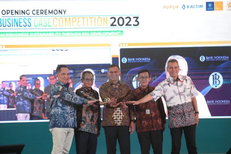 Pupuk Kaltim berkolaborasi strategis bersama Fakultas Ekonomi dan Bisnis Universitas Gadjah Mada (FEB UGM), kembali menyelenggarakan kegiatan Business Case Competition (BCC)