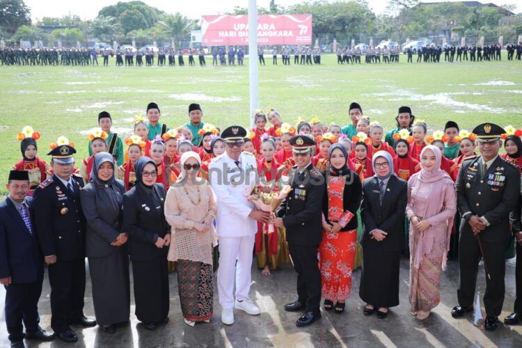Upacara peringatan HUT ke-77 Bhayangkara di Lapangan Lang-Lang turut dihadiri Wali Kota dan Wawali Bontang serta unsur Forkopimda