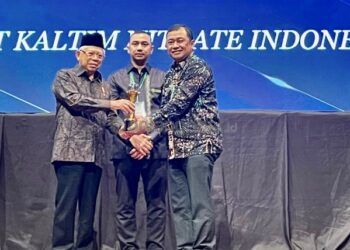 Penghargaan diserahkan Wakil Presiden RI Ma’ruf Amin kepada Presiden Direktur PT KNI Twedy Nasution di Soehana Hall-SCBD Sudirman Jakarta