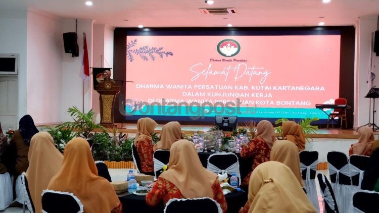 Kedatangan DWP Kukar disambut Wawali Najirah