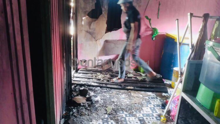 Kondisi rumah di Tanjung Limau nyaris ludes terbakar akibat korsleting mesin cuci (Jelita/bontangpost.id)