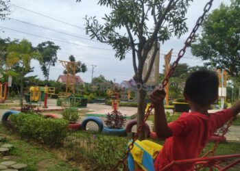 Pagar dan Fasilitas Permainan Anak Taman Adipura Butuh Perbaikan
