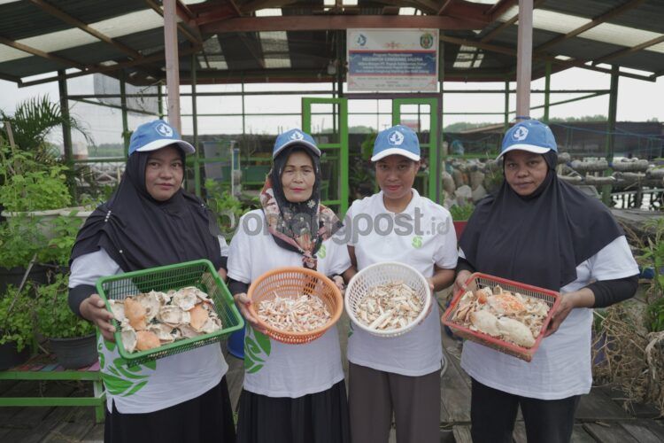 Pupuk Kaltim mengedepankan prinsip Environment, Social and Governance (ESG) dalam aktivitas bisnis perusahaan salah satunya inovasi olahan limbah cangkang rajungan menjadi pupuk kitosan cair