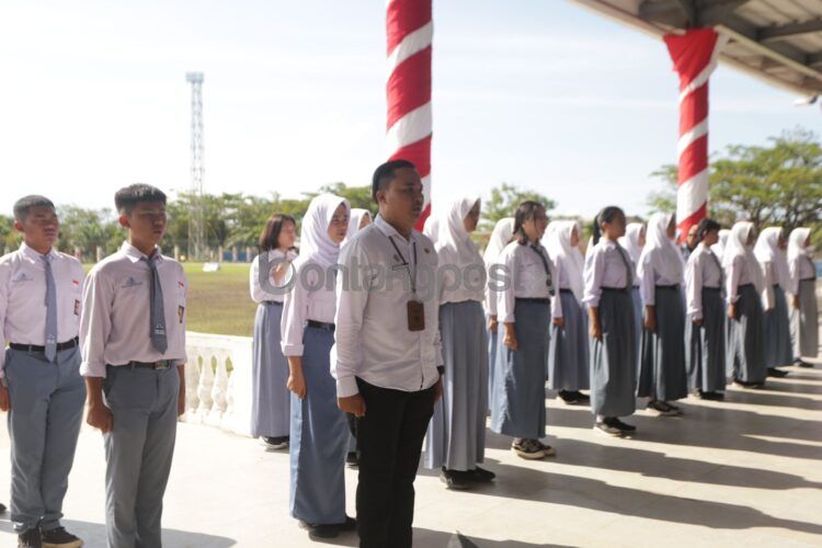 Anggota Paskibra Bontang mulai menjalani pemusatan latihan di Lapangan Lang-Lang (Lutfi/bontangpost.id)