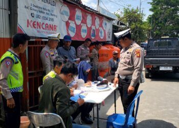 Surat Kendaraan Tak Lengkap, Belasan Pengendara Truk Ditilang Polisi