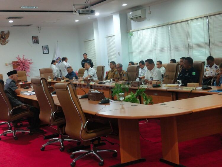 Rapat dengar pendapat Federasi Serikat Pekerja dan Perusahaan di gedung DPRD Bontang (Jelita/bontangpost.id)