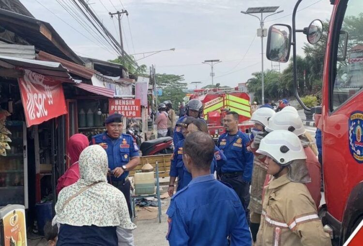 Kebakaran di Jalan Cipto Mangunkusumo beberapa waktu lalu (Disdamkartan Bontang)