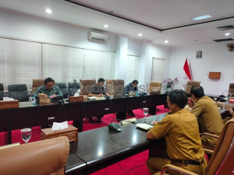 Rapat Komisi III membahas pemanfaatan kembali kayu ulin bekas untuk fasilitas umum (Jelita/bontangpost.id)