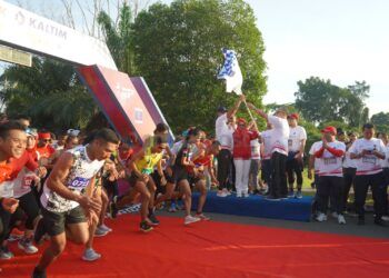 Tempuh Jarak 7,8 KM, Ribuan Pelari Meriahkan Pupuk Kaltim Merdeka Run 2023