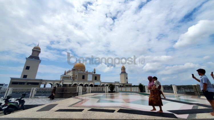 Masjid Terapung Selambai Loktuan (Lutfi/bontangpost)