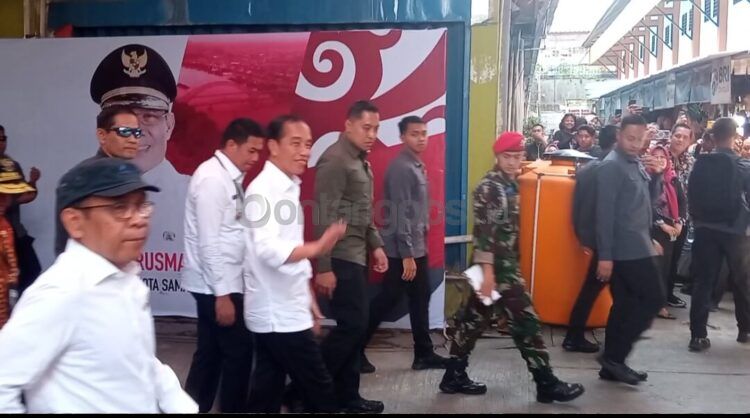 Presiden Jokowi saat kunjungan ke Pasar Merdeka, Samarinda. (Prokal)