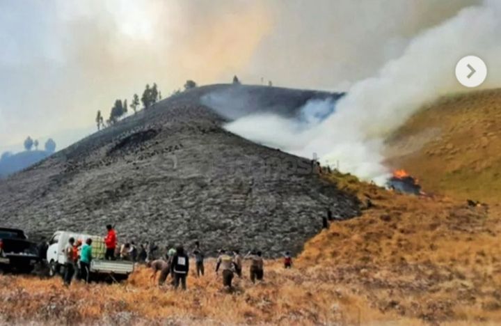 Kebakaran bukit Teletubbies yang menyebabkan Gunung Bromo ditutup untuk wisatawan mulai 6 September 2023