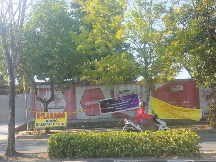Area yang kerap dijadikan warga untuk membuang sampah rumah tangganya (Jelita/bontangpost.id)