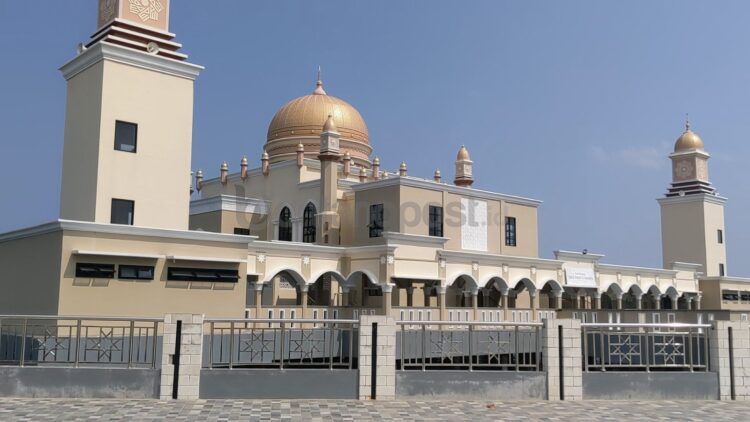 Masjid terapung Loktuan (Nasrullah/bontangpost.id)