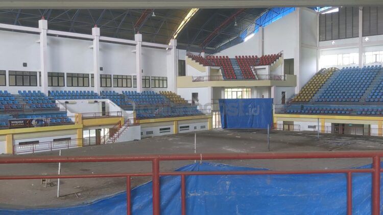 Kondisi GOR Taman Prestasi Bontang Lestari yang seolah tak terurus (Nasrullah/bontangpost.id)