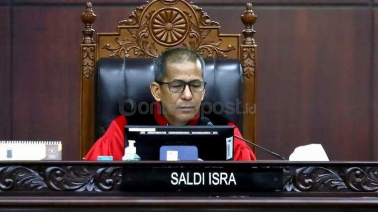Saldi Isra, salah satu hakim MK yang bersikap disenting opinion.