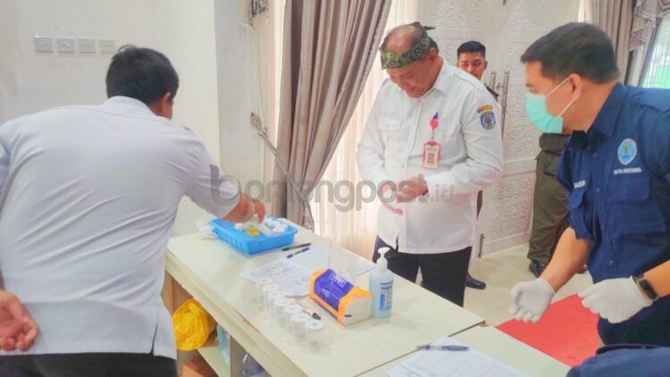 PNS Bontang dites urine bekerja sama dengan BNNK