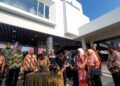 Peresmian gedung BCH yang ditandai dengan penandatanganan oleh Kepala Perpustakaan Nasional RI Muhammad Syarif Bando (batik kuning-kiri) dan Wali Kota Bontang Basri Rase (batik hitam-kanan) (Lutfi/bontangpost.id)