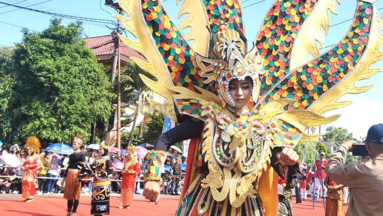3.000 peserta memeriahkan Bontang City Carnival yang digelar dalam rangka memperingati HUT ke-24 Bontang (Lutfi/bontangpost.id)