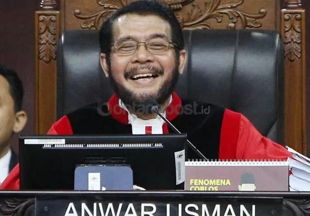 Anwar Usman diberhentikan sebagai Ketua MK.
