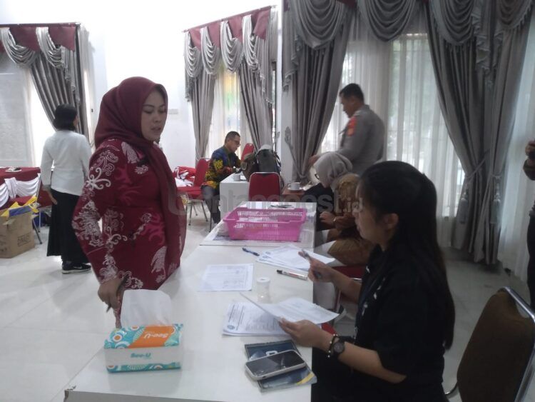 Tes urine yang dilaksanakan BNNK bersama Pemkot Bontang bagi ASN (Jelita/bontangpost.id)