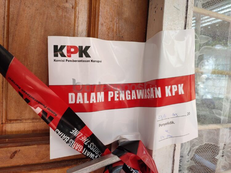 KPK menyegel kediaman salah satu kontraktor di Paser