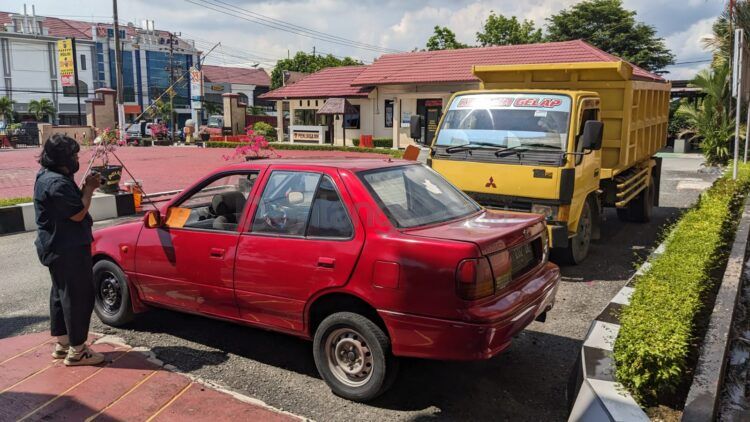 Kendaraan yang digunakan untuk mengetap BBM bersubsidi.