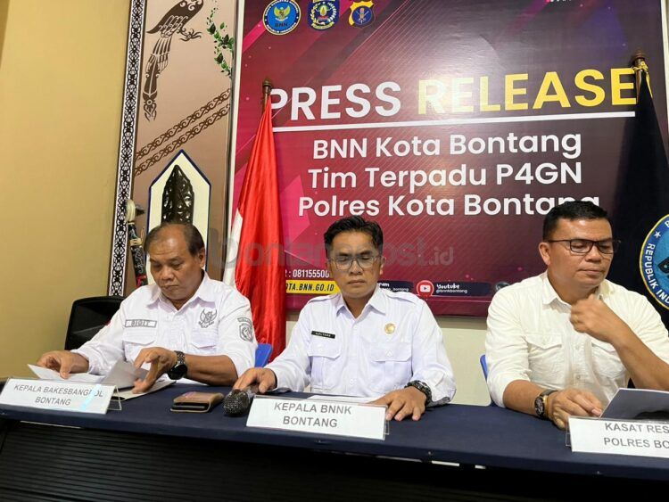 Konferensi pers perihal pengungkapan kasus narkoba di BNNK Bontang (Yulianti Basri/bontangpost.id)