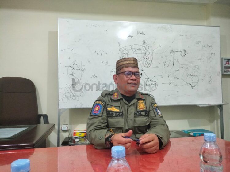 Kepala Satpol PP Kota Bontang Ahmad Yani saat ditemui di ruang kerjanya (Jelita/bontangpost.id)