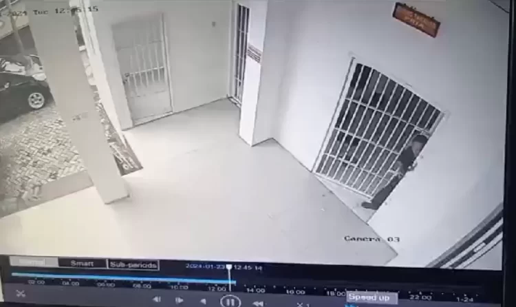 Rekaman CCTV Pengadilan Negeri Magetan yang menunjukkan terdakwa kasus pencabulan kabur dari ruang sel PN Magetan pada Selasa (23/1) siang. (Radarmadiun)