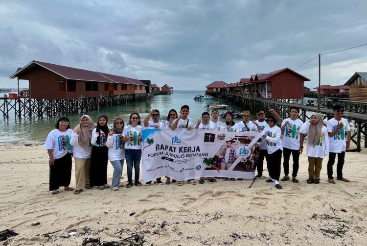 Pengurus dan anggota Forum Jurnalis Bontang menggelar raker di Berau